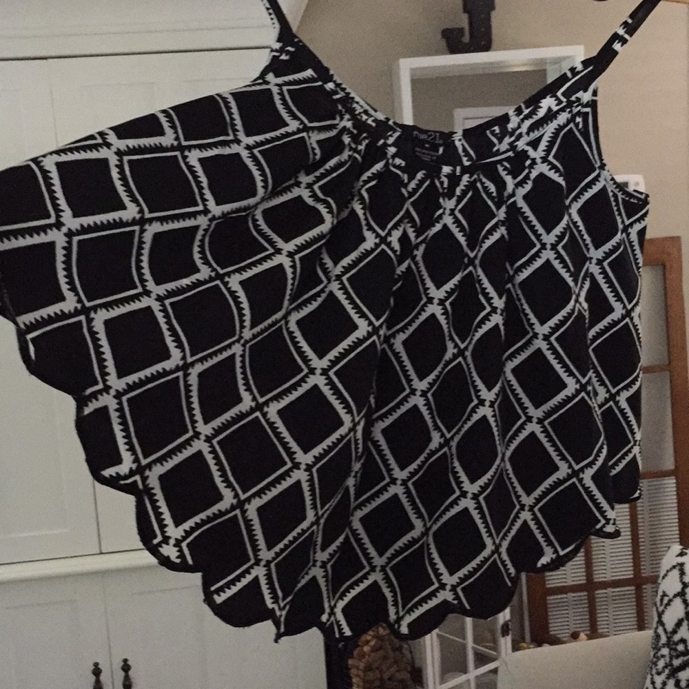 FREE GIFT. Rue21 Top - Picture 3 of 5